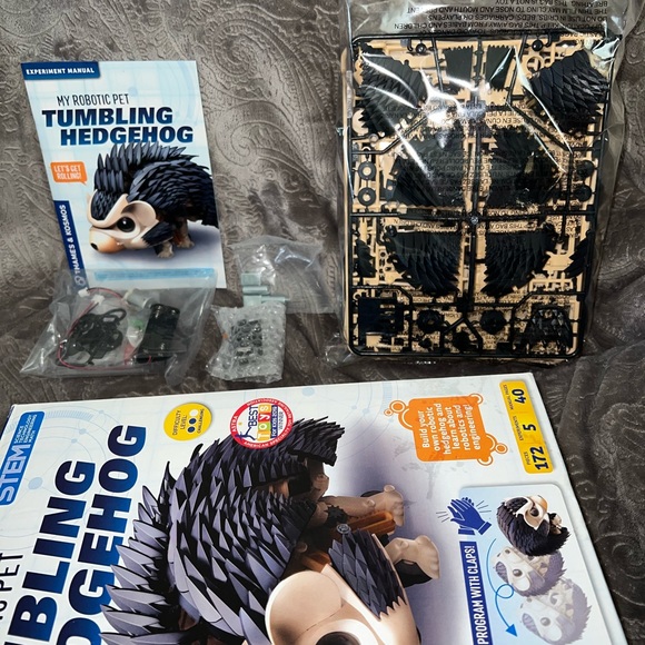 Thames & Kosmos
My Robotic Pet Tumbling Hedgehog - Picture 4 of 7